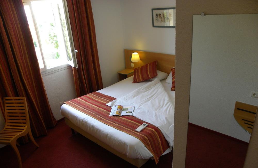Logis Hotel Restaurant Uzes Pont Du Gard ภายนอก รูปภาพ