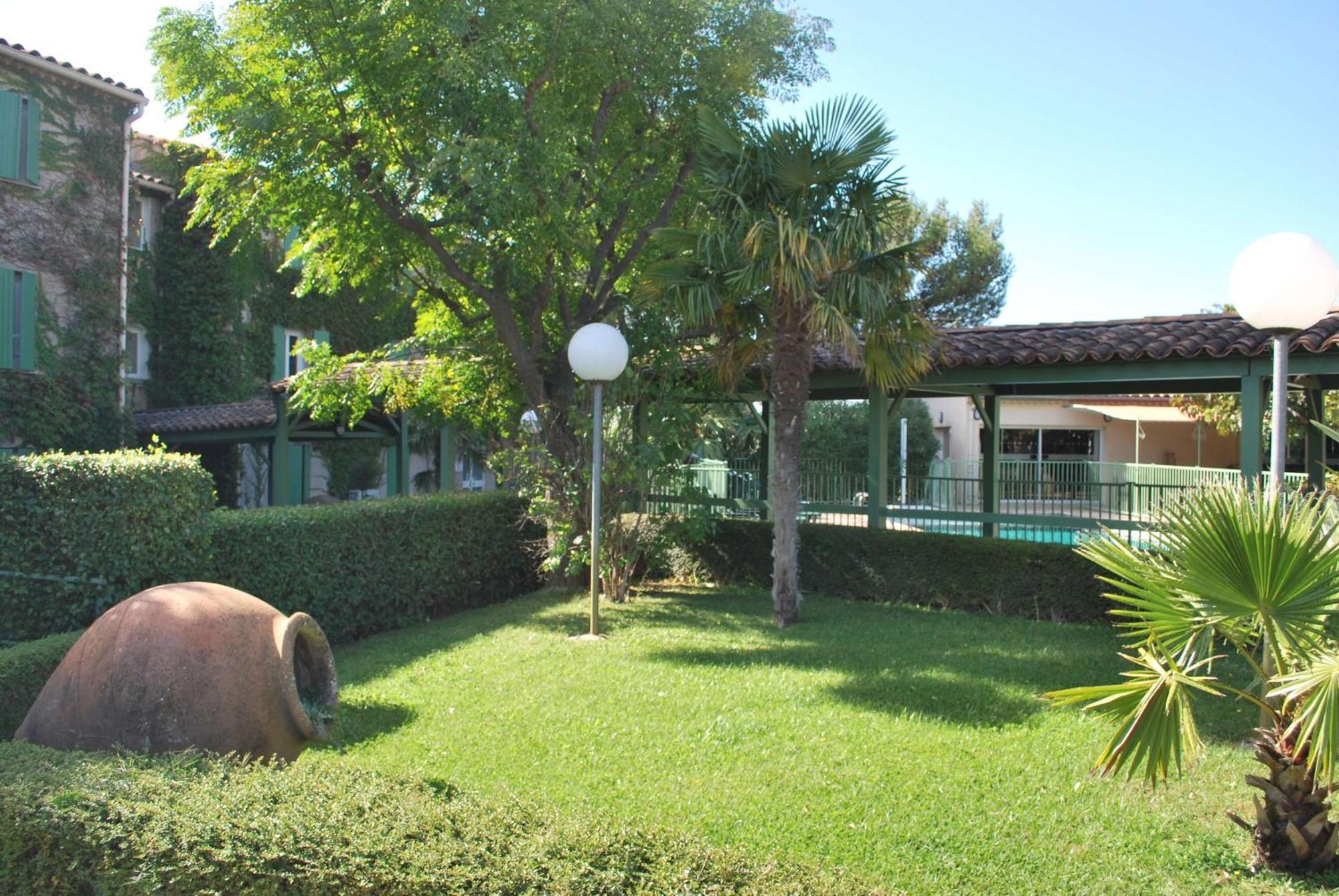 Logis Hotel Restaurant Uzes Pont Du Gard ภายนอก รูปภาพ