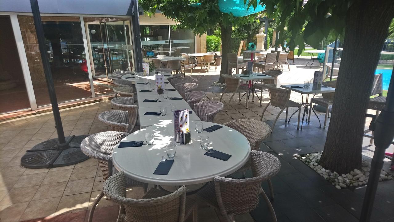 Logis Hotel Restaurant Uzes Pont Du Gard ภายนอก รูปภาพ