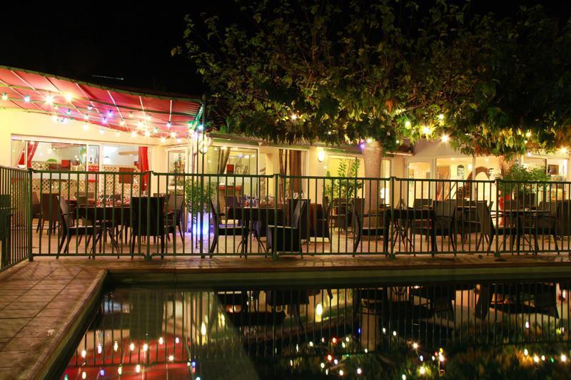 Logis Hotel Restaurant Uzes Pont Du Gard ภายนอก รูปภาพ