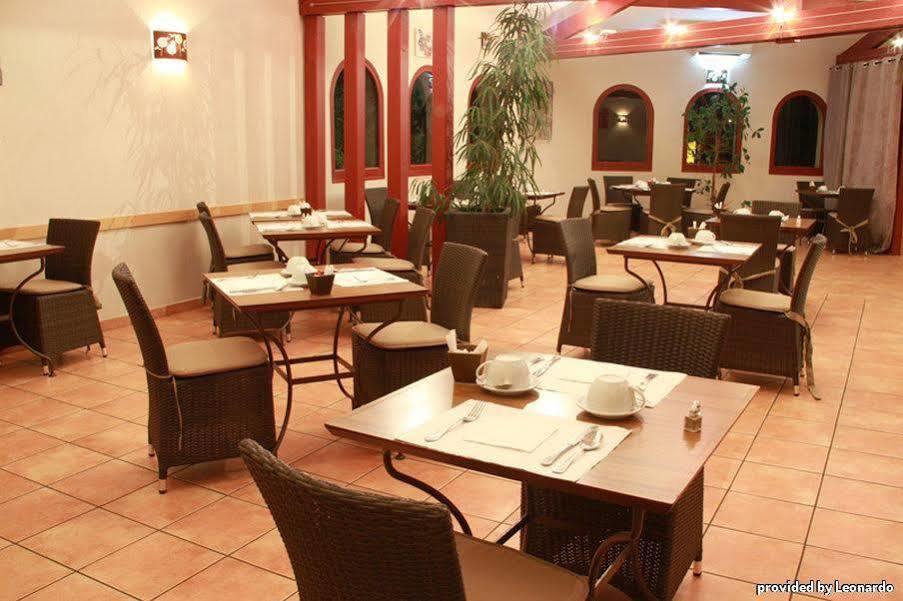 Logis Hotel Restaurant Uzes Pont Du Gard ภายนอก รูปภาพ