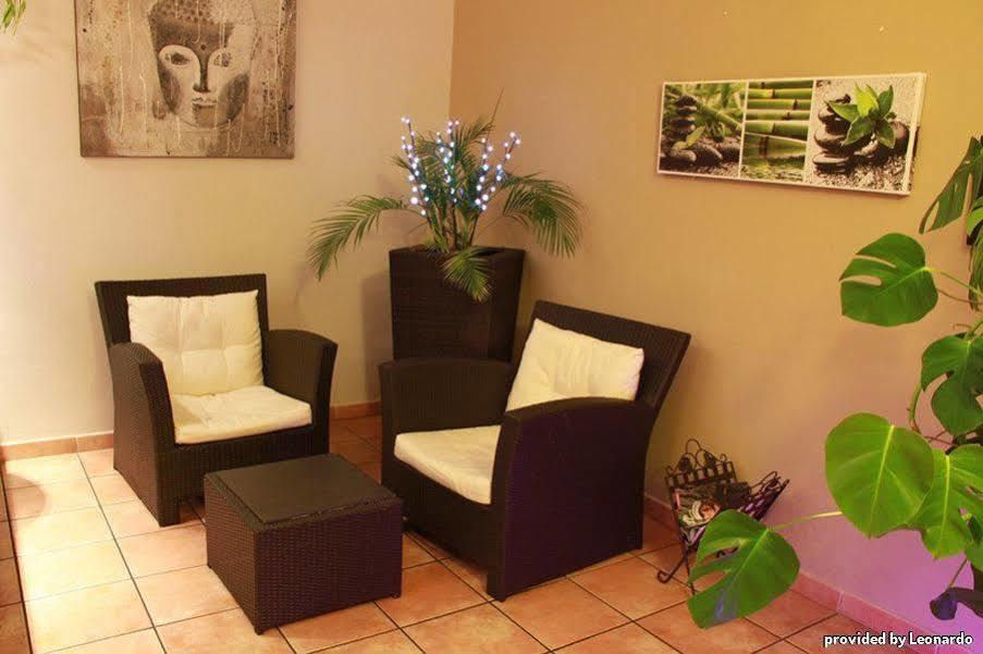 Logis Hotel Restaurant Uzes Pont Du Gard ภายนอก รูปภาพ