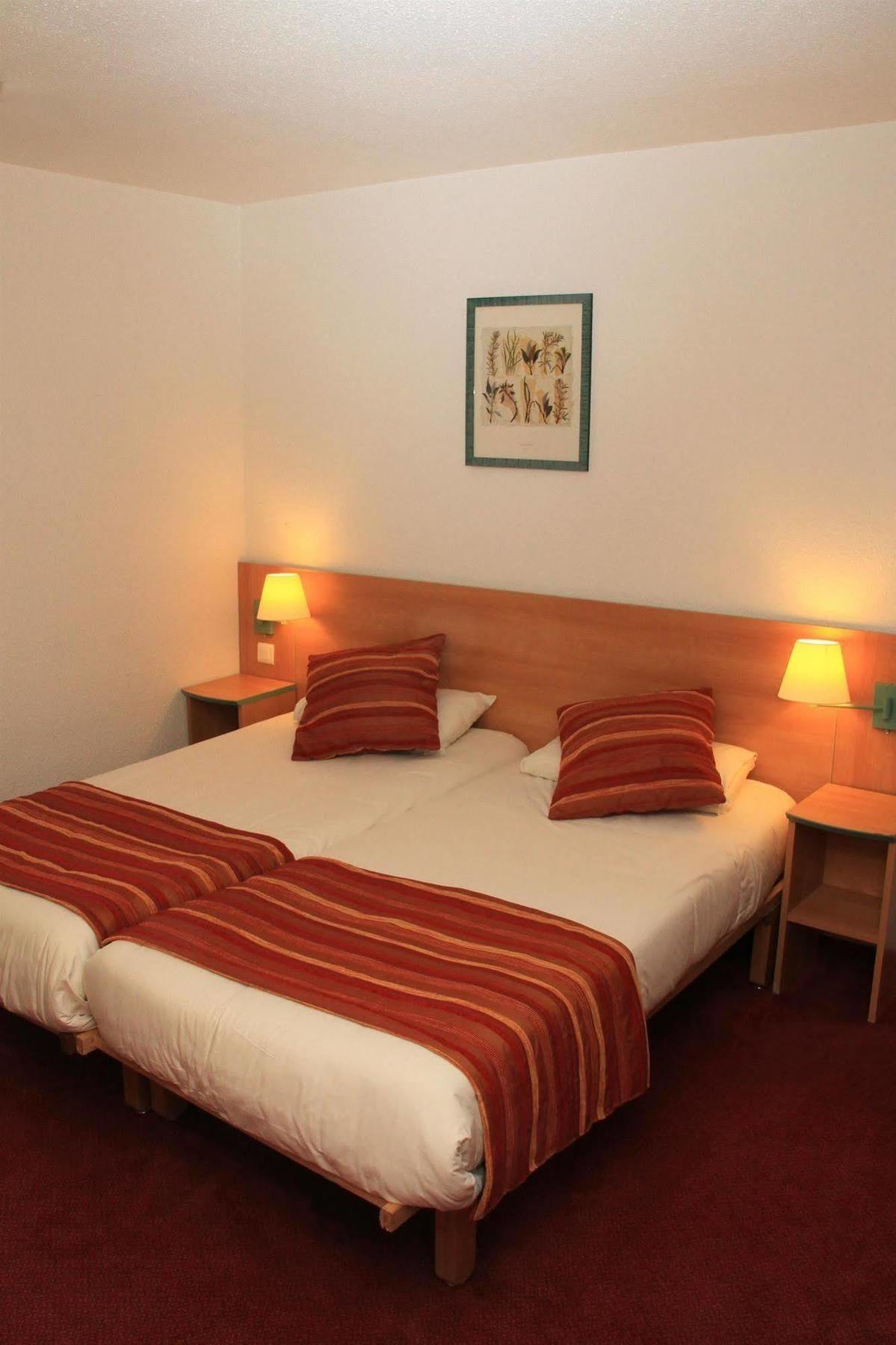 Logis Hotel Restaurant Uzes Pont Du Gard ห้อง รูปภาพ